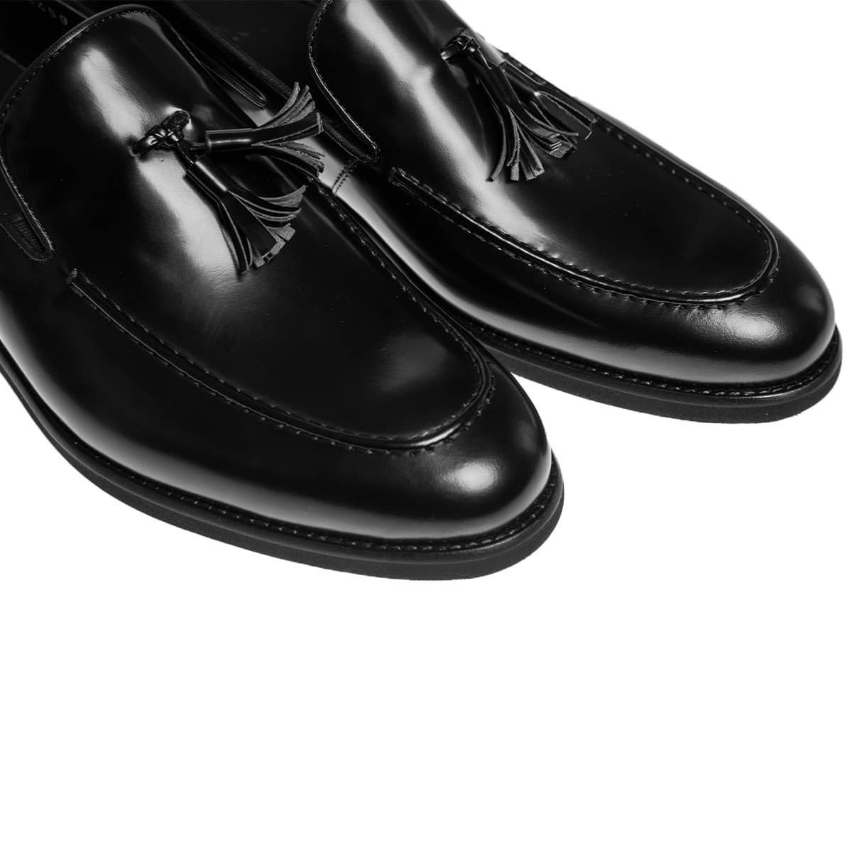 Tassel-Embellished Leather Loafers/Black